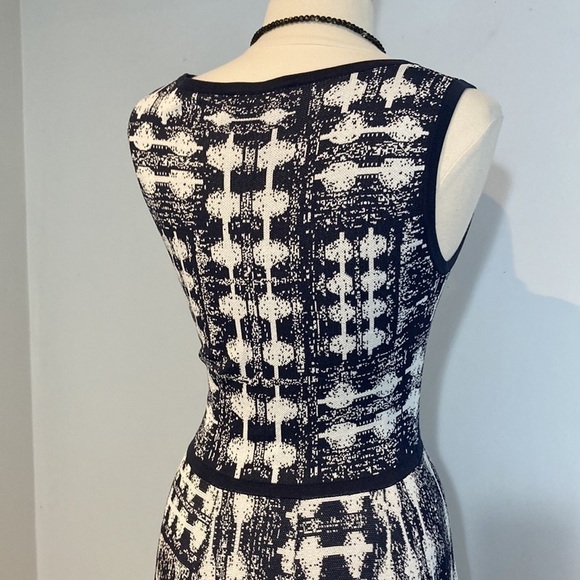 Carmen Marc Valvo Knitstretch Dress Size S - Picture 9 of 10